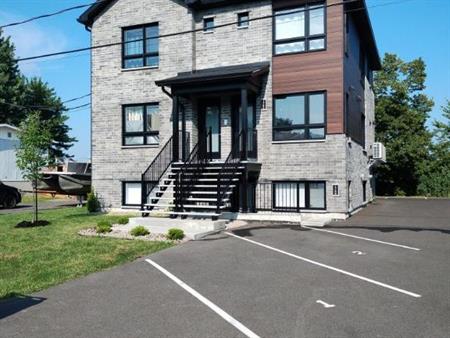 5 1/2, Ste-madeleine, rive-sud