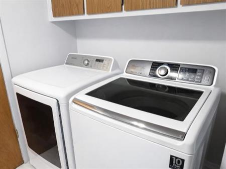 Grand et lumineux 5½ à louer