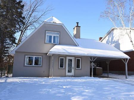 Maison à Laval à Louer à coté du Metro Montmorency (House for Rent next to Metro)