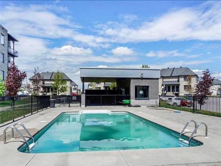 Superbe grand 3 1/2 Style Condo (Disponible immédiatement)