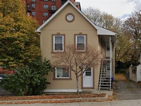 228 Boulevard Maisonneuve (Hull) Studio