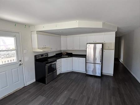 1 CH - 1 SDB - Sherbrooke - $995 /mo