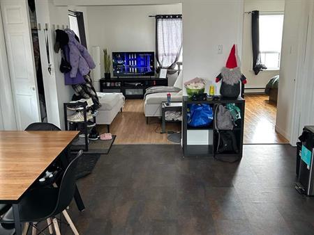 2 CH - 1 SDB - Windsor - $975 /mo