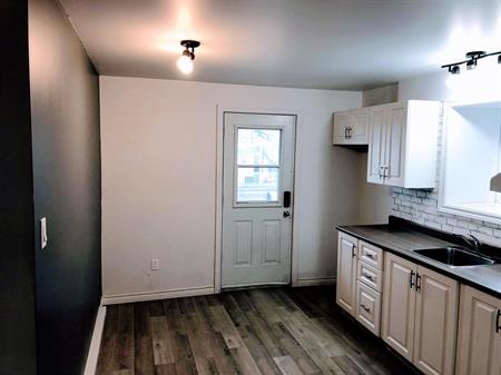 Immeuble - 866 à 882 Short Beau 3 ½ à Louer