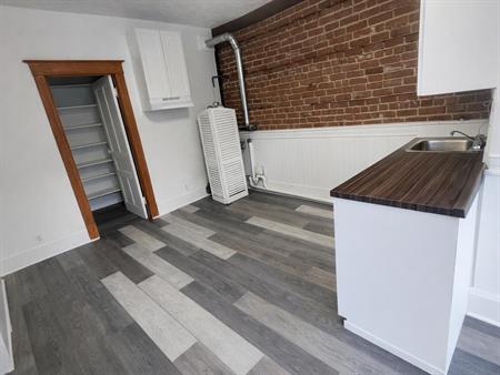 Immeuble - 842 à 860 Short 3 ½ à Louer - Près De L’université Et Du Centre-ville De Sherbrooke