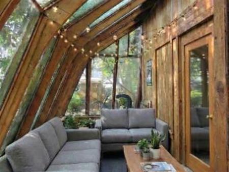 3 chambres encore disponibles - Maison 100 % étudiante, sans proprio sur place, située à 150 m du métro Longueuil - Meublé, g