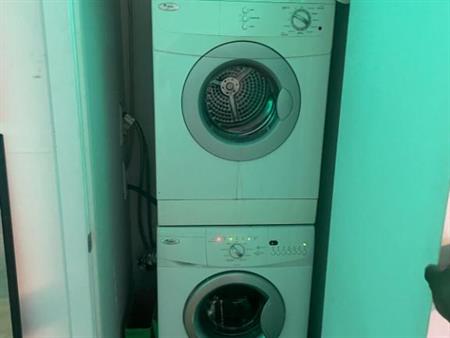 Beau 4 ½ à louer par mois. 2 chambres fermées Salon spacieux Cuisine fonctionnelle Salle de bain complète Appartement propre 