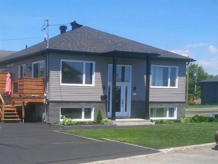 Maison secteur Beauport - Disponible le 15 AOÛT 2026 - 3 chambres / Déneigement inclus