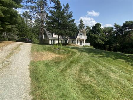 Chaleureux 3 1/2 à Louer