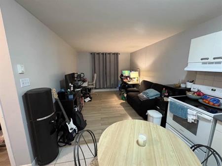 3 1/2 Cession De Bail 1er Mois 900&