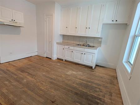 Immeuble - 866 à 882 Short 4 ½ à Louer – Secteur Université / Centre-ville