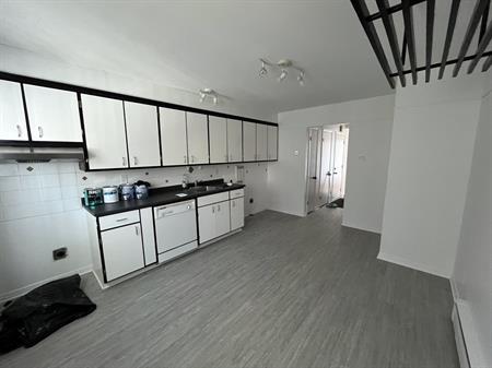 4 1/2 Chauffé 1009$ 1ere étage