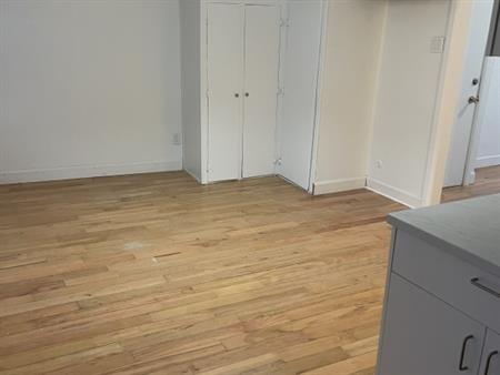 3 1/2 à Louer 611 Rue Victoria App 2