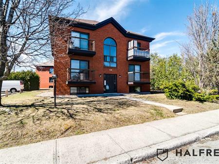 27 Rue Du Sommet (Hull) Très Beau Studio