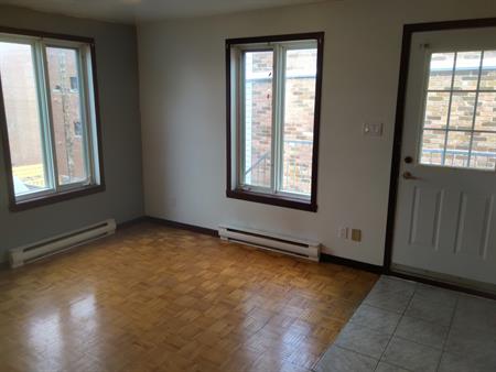 GRAND 3 & ½, TRÈS FENESTRÉ