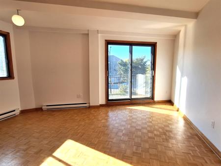 Beau 3.5 Au 2e - Près De St-Michel & H-B