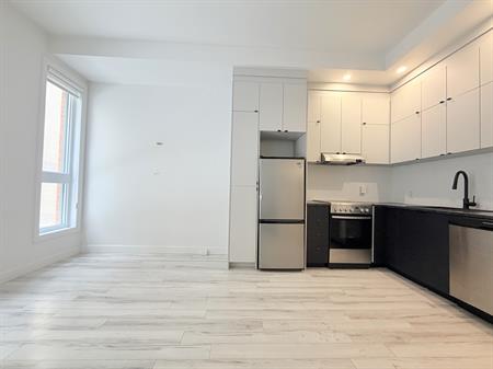 Studio Moderne Semi-Meublé Au Vieux