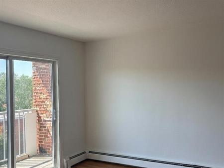 Immeuble - 1765 Rue Des Boisés 4 ½ à Louer - Près De L'université De Sherbrooke