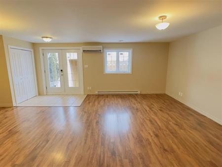 Immeuble - 641-661 Rue Des Coquelicots Spacieux 4 ½ - Accès Direct