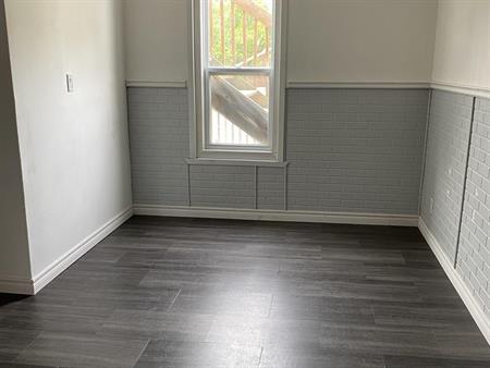 Immeuble - 107-109-111 Queen 4 ½ à Louer – Secteur Lennoxville, Sherbrooke