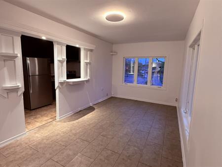 **OPPORTUNITÉ** 3 1/2 Rénové à RDP