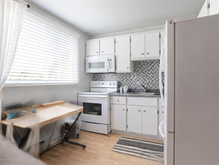 4 ½ LIBRE LE 1ER AVRIL ET 1ER JUILLET