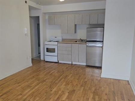 Studio 1.5 semi-meublé pour 1e avril