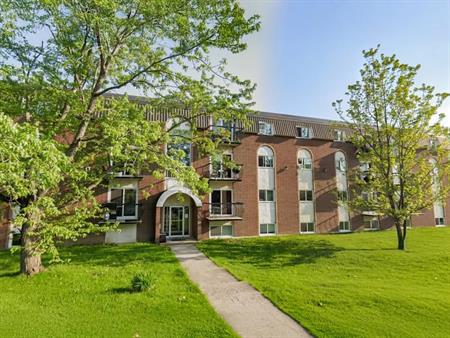 BEAU 4 ½|FLEURIMONT|INTERNET-EAU CHAUDE