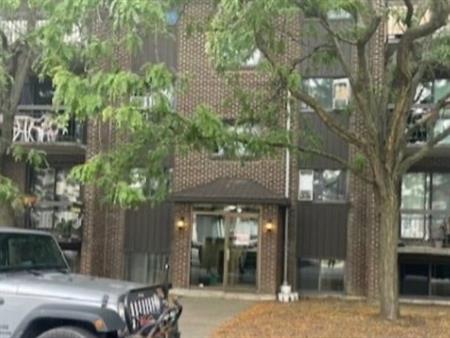 Beau 5 1/2 à Louer à Lachine