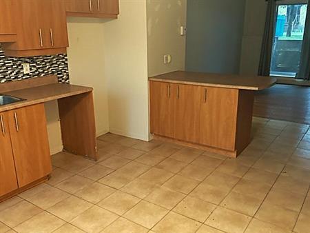 Immeuble - 4872 Magloire 4 1/2 à Louer