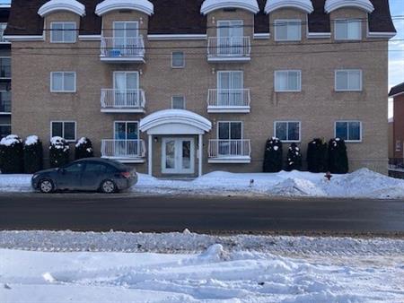 4 1/2 Avec Stationnement Intérieur