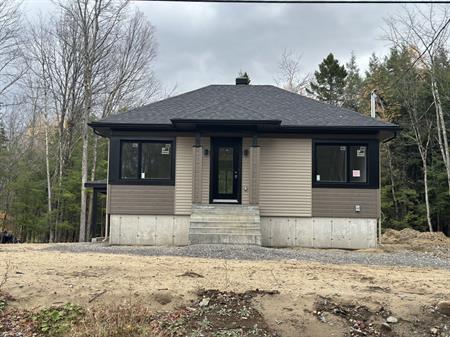 Bas De Maison Neuve à Louer