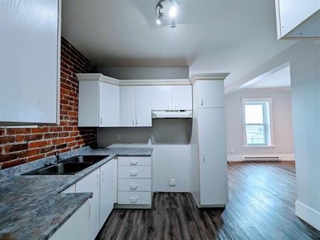 Immeuble - 842 à 860 Short 3 1/2 à Louer