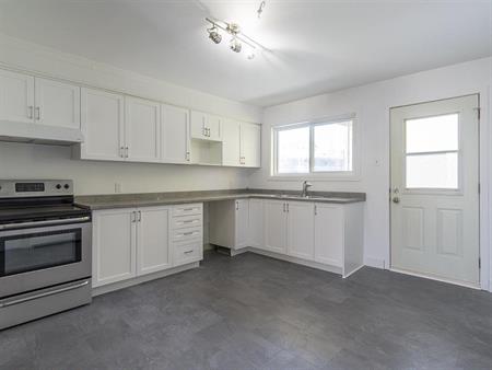 Immeuble - 615 Langlois 4½ Rénové à Louer – Secteur Cégep