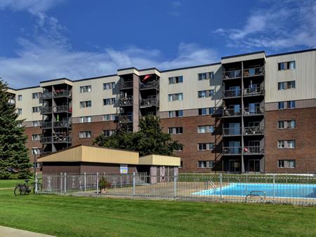 Superbe 4 1/2 - Dernier étage !