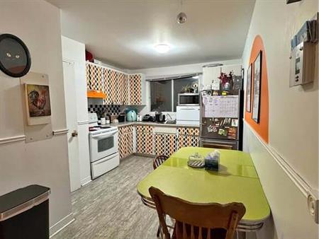 5 ½ LIBRE LE 1ER JUILLET À CHICOUTIMI