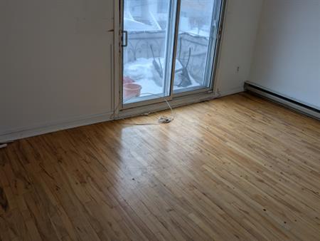 4 Et Demi Haut D Un Triplex à Mtl-Nord