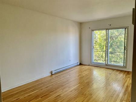 Rosemont - Beau 4 1/2 Propre Au 3e Étage