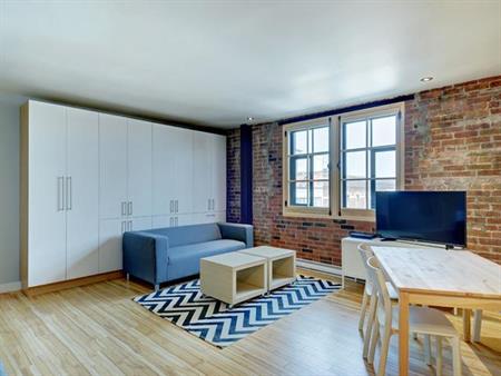 Loft entièrement meublé à louer Vieux-Québec mai 2025