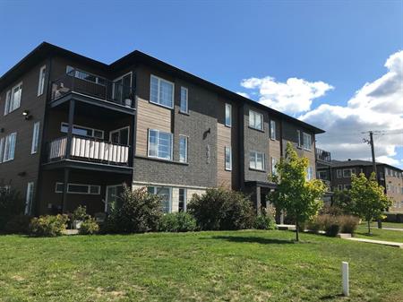 Grand 4.5 à Granby disponible le 1er juillet 2026 au rez de chausse