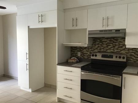 APARTEMENT 4 PIECES ET DEMIE A LOUER ,DEUXIEME ETAGE.