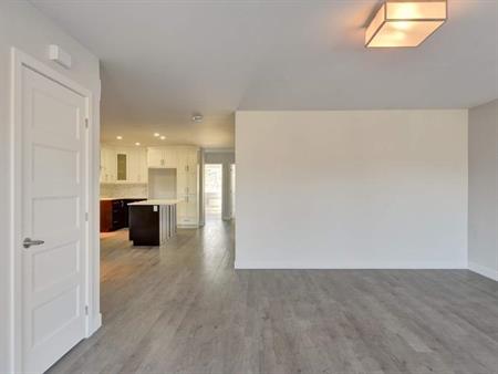 2 CH - 2 SDB - Sherbrooke - $1,500 /mo