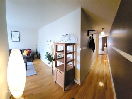 DISPO. AVRIL - Grand 3 1/2 meublé, jardin, stationnement