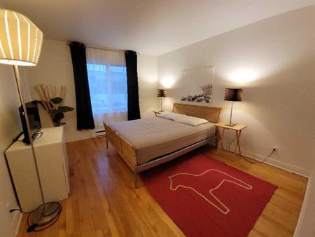 4 1/2 DISPO 1er avril - face métro Viau