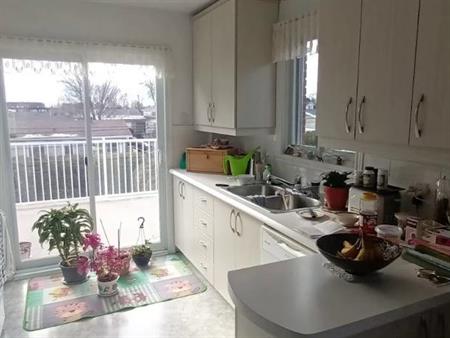 LAVAL 5 1/2 LIBRE 1ER JUILLET ( PRÈS MÉTRO MONTMORENCY)