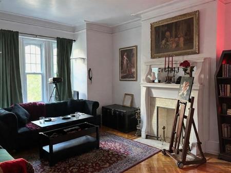 Grand 4 1/2 près du métro Atwater