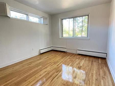 2 CH - 1 SDB - Montréal - $1,785 /mo