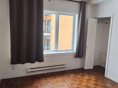 Mile-End - Beau 3 1/2 Au 2e Étage