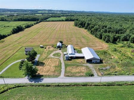 Dunham, terre 222 acres pour culture et poss. d'érablière 9000 entailles, grange et garage, sol idéal pour grandes cultures, 