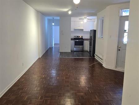 Mile-End - Beau 3 1/2 Au 2e Étage